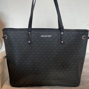 Michael Kors Jet Set Travel Bag 🤩🏙 *never used*